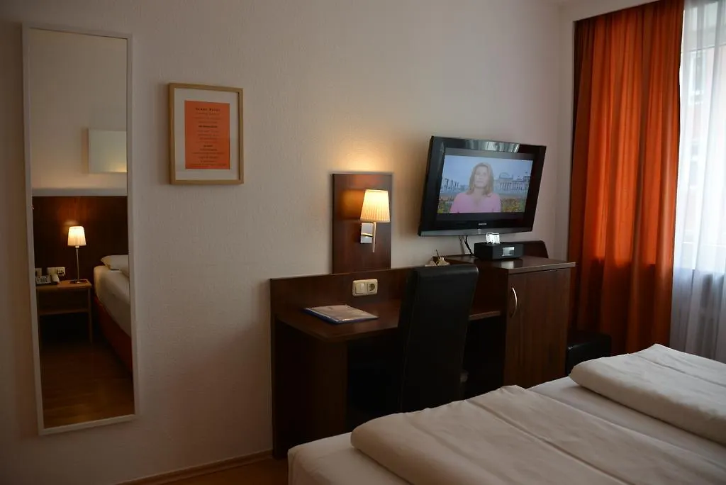 Hotel Italia München 3*,